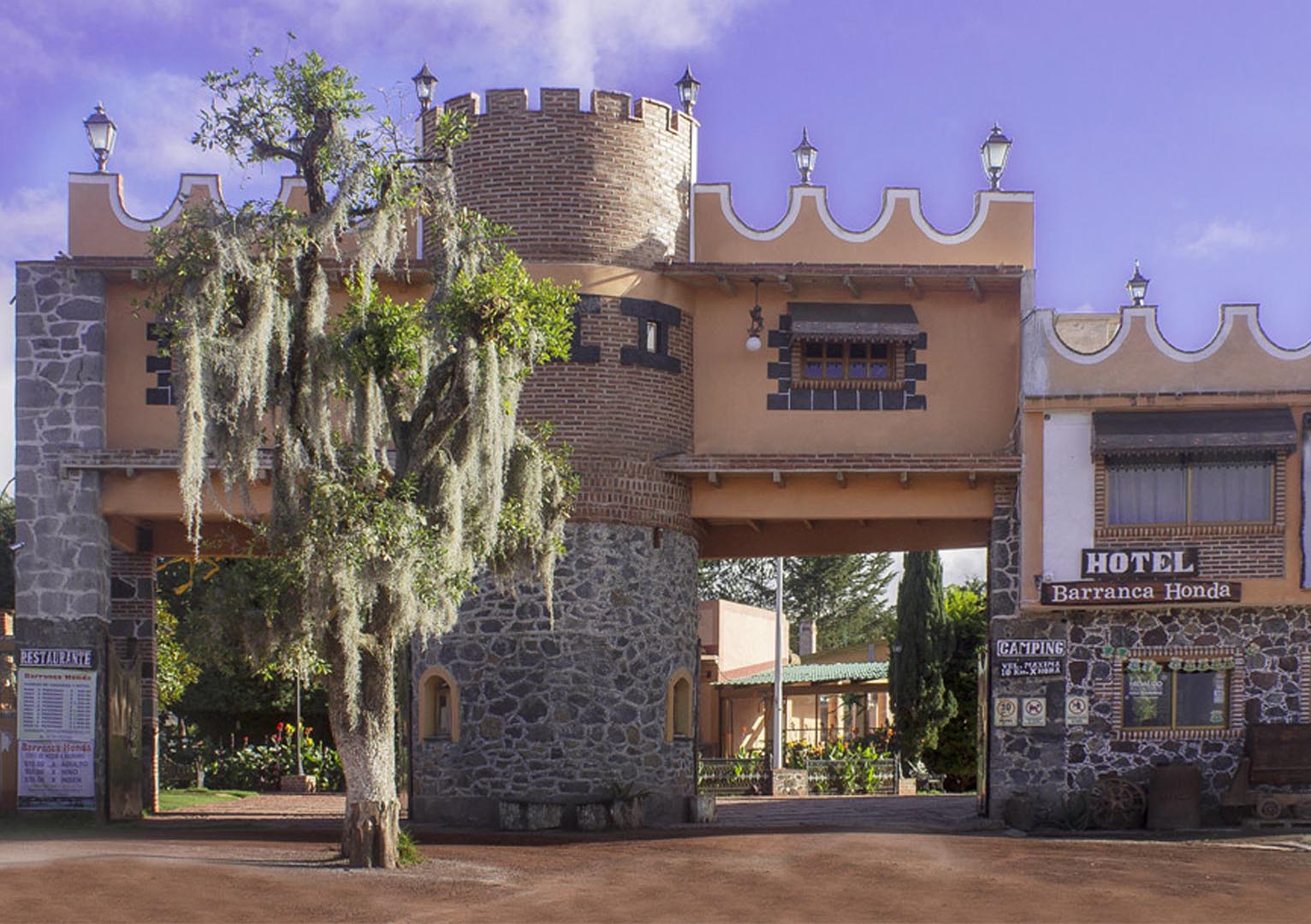 Huasca de Ocampo
                    Primer Pueblo Mágico de México